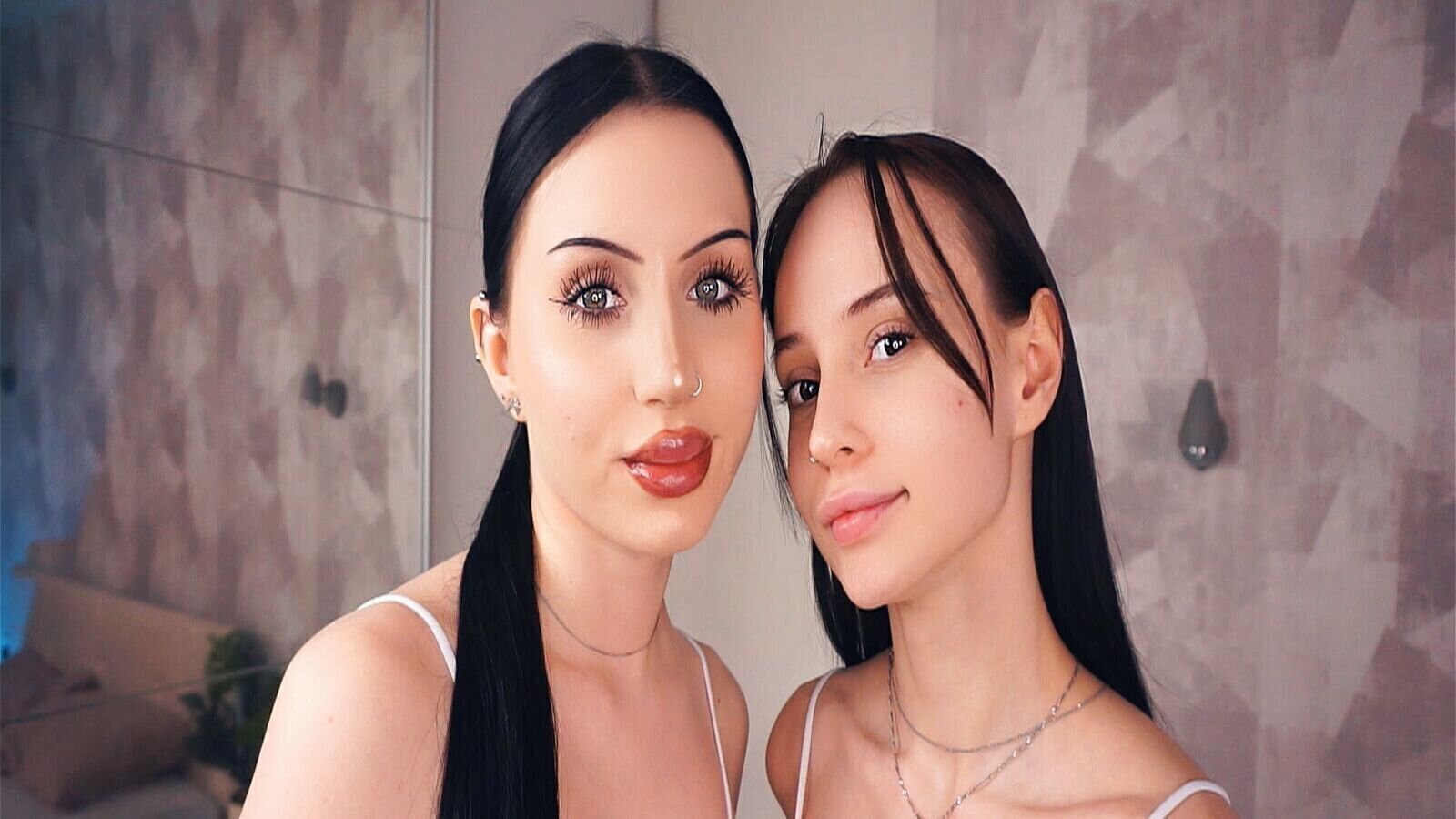 CloverAndFelica webcam show