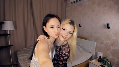 MoireAndWilla webcam show