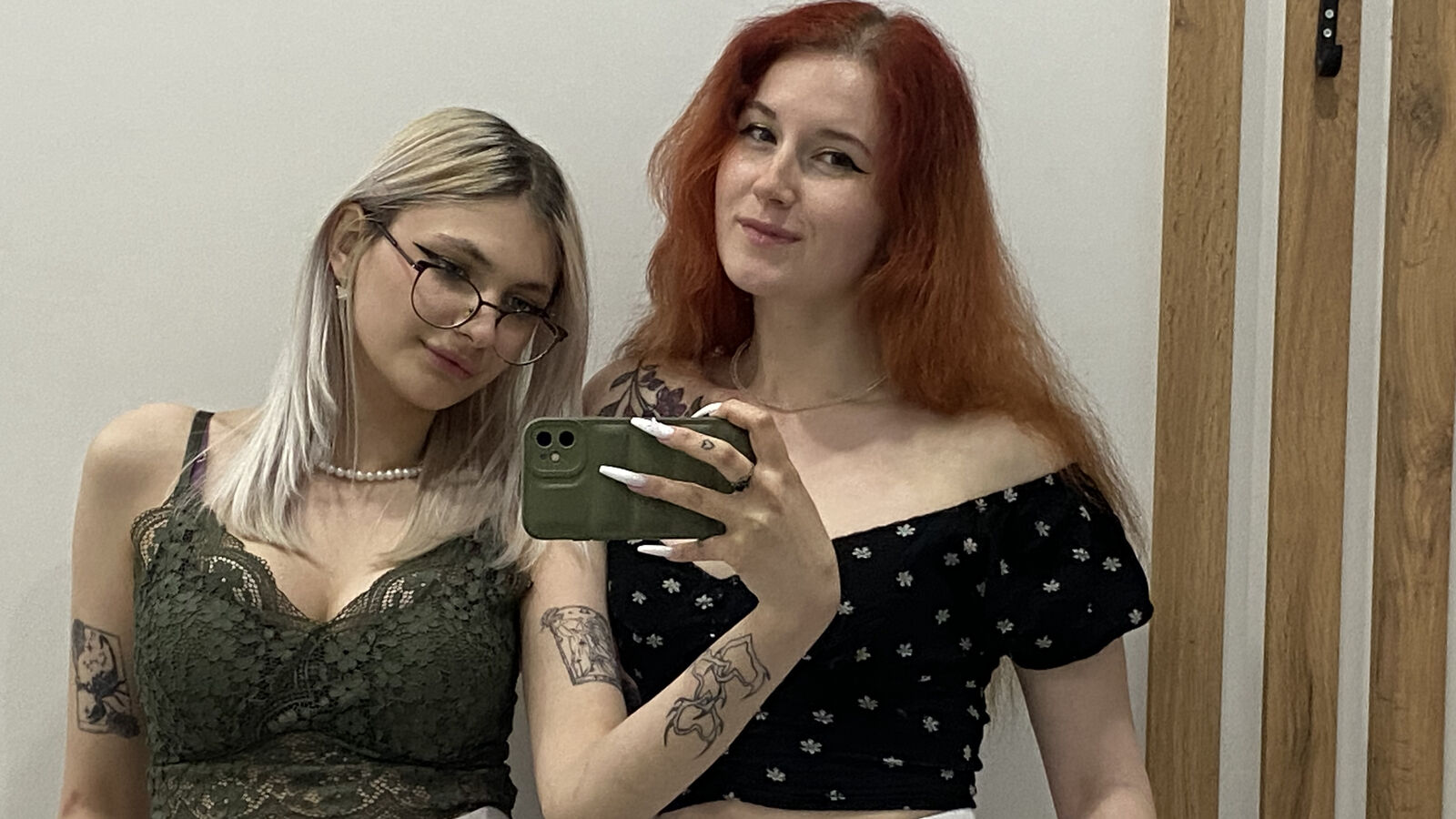 SilviaAndTayte webcam show